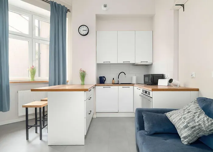 Cosy With Mezzanine In Close To The Old Market Square By Renters 아파트 *