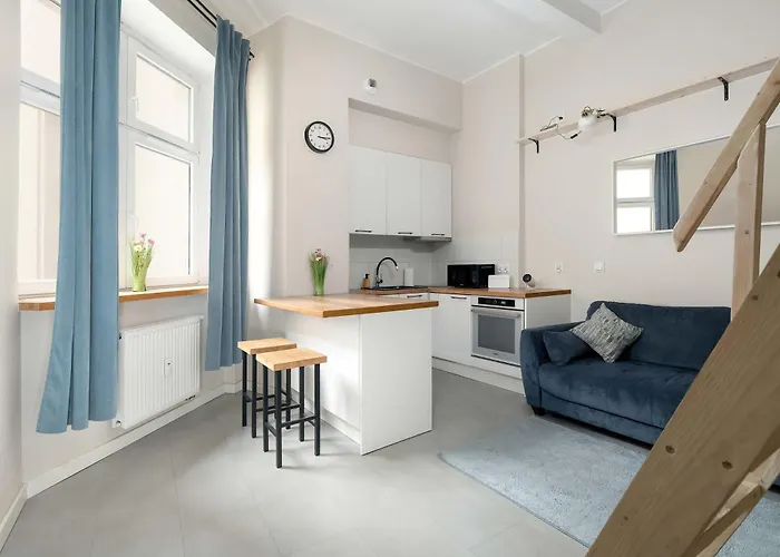 Cosy With Mezzanine In Close To The Old Market Square By Renters 포즈난