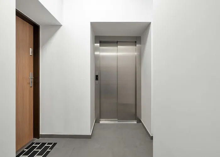 아파트 Cosy With Mezzanine In Close To The Old Market Square By Renters *